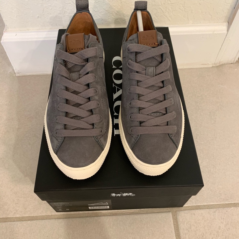 🌻🌻SOLD🌻🌻NIB Coach Low top sneakers.